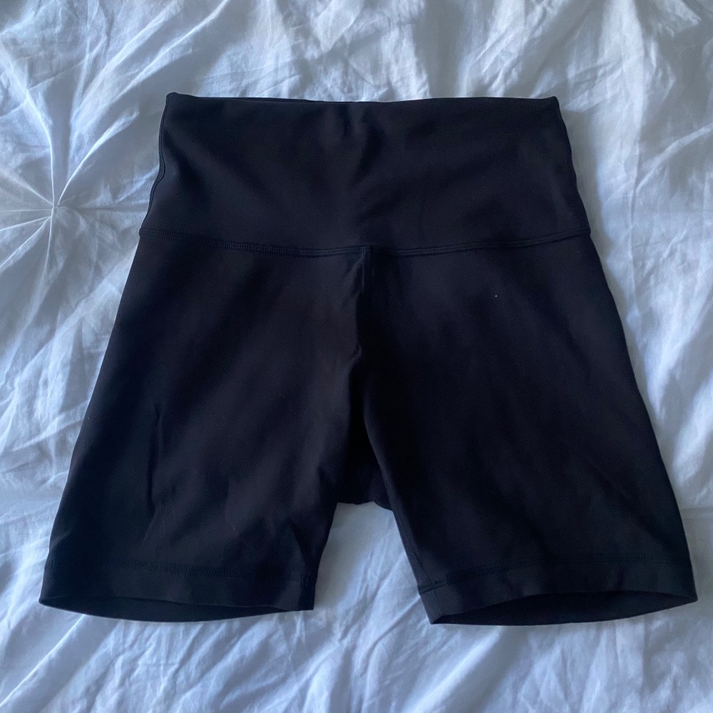 Women's Wunder Train High-Rise Short 6"